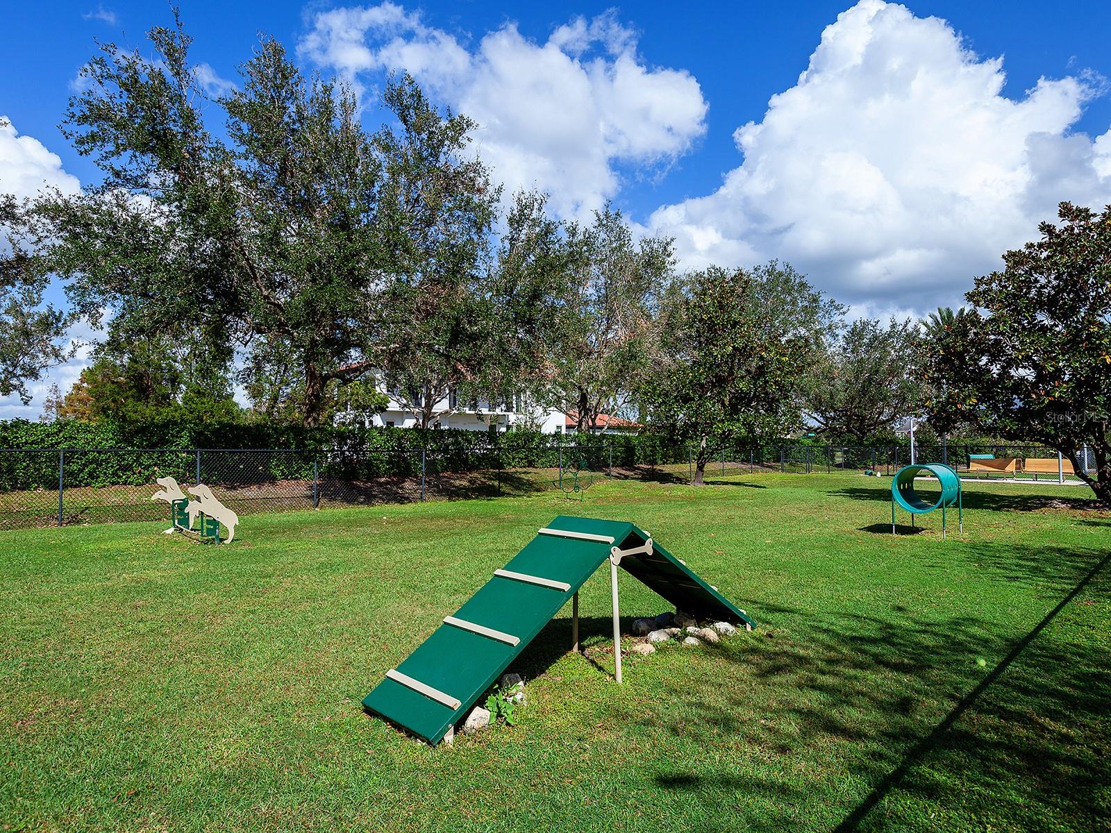 LAKE CLUB PH II - Residential