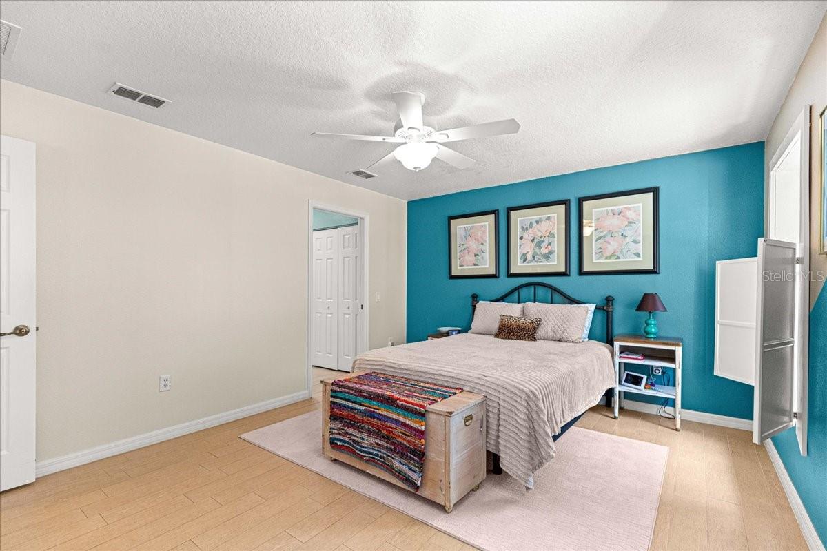 ON TOP OF THE WORLD - AVALON - Residential