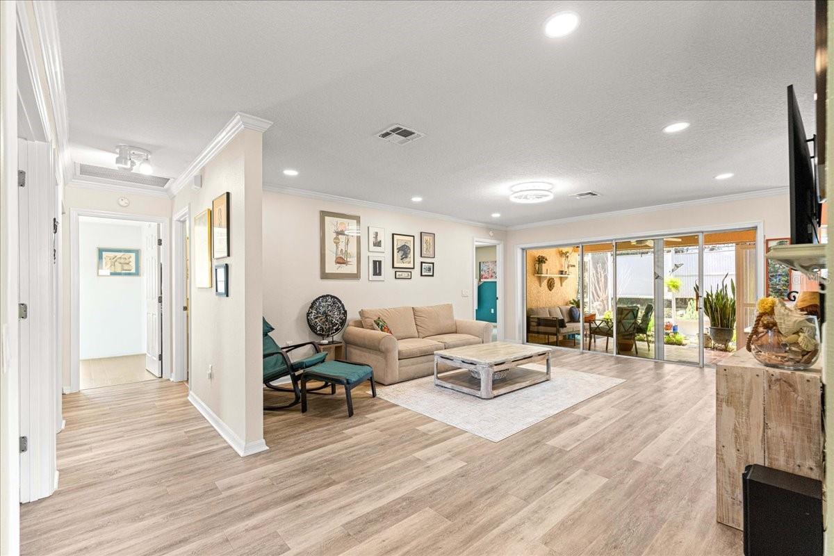 ON TOP OF THE WORLD - AVALON - Residential