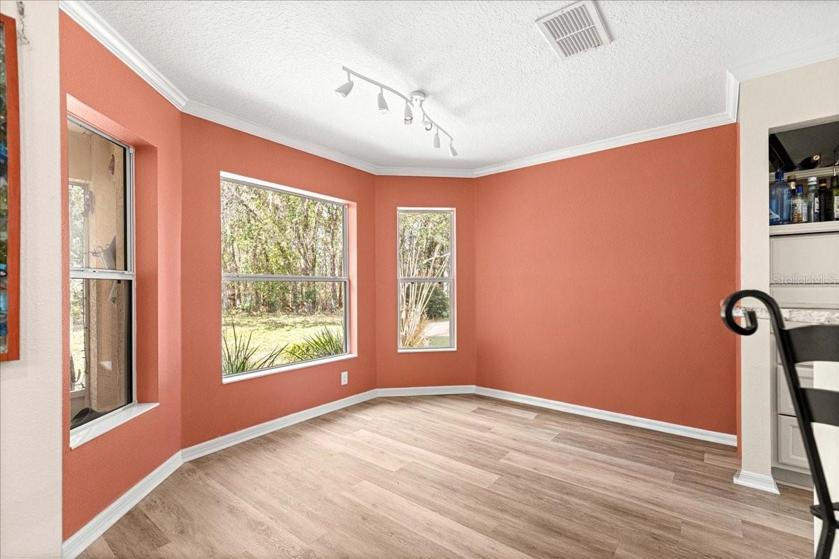 ON TOP OF THE WORLD - AVALON - Residential