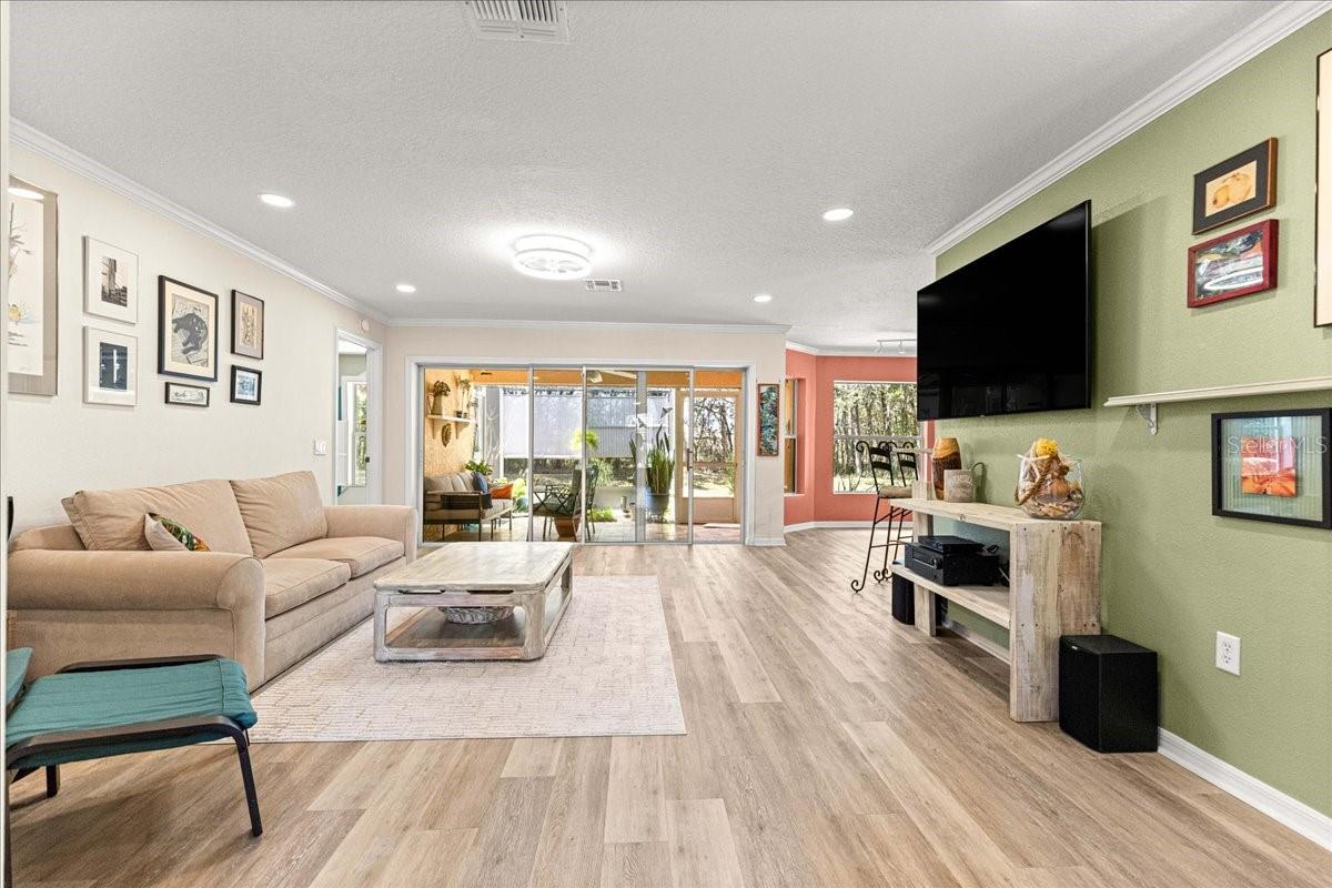 ON TOP OF THE WORLD - AVALON - Residential