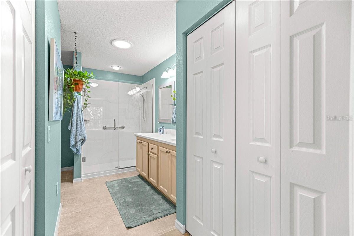 ON TOP OF THE WORLD - AVALON - Residential