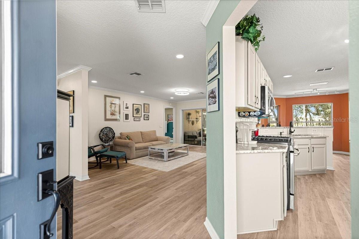 ON TOP OF THE WORLD - AVALON - Residential