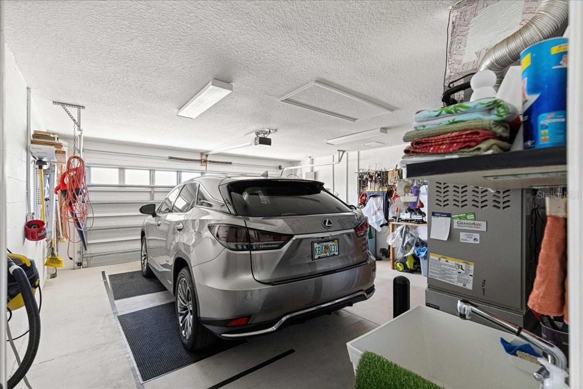 ON TOP OF THE WORLD - AVALON - Residential