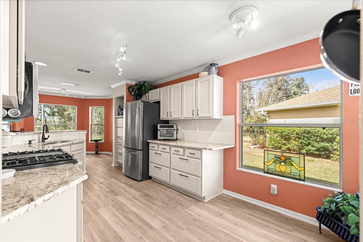 ON TOP OF THE WORLD - AVALON - Residential