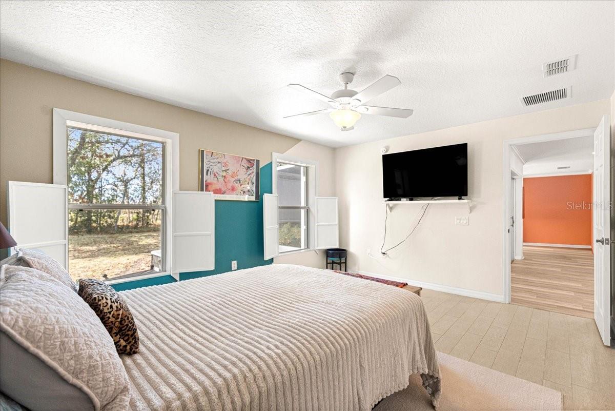 ON TOP OF THE WORLD - AVALON - Residential