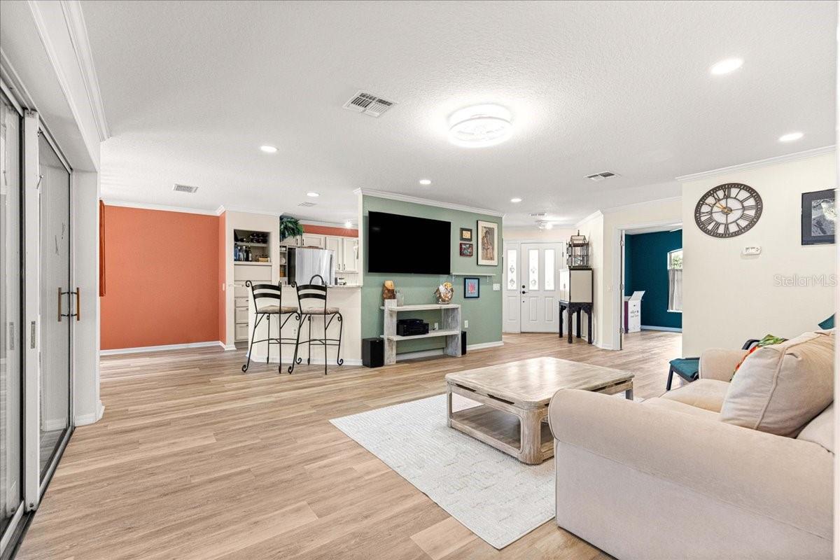 ON TOP OF THE WORLD - AVALON - Residential