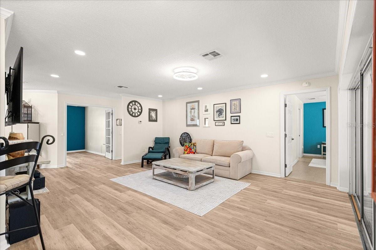 ON TOP OF THE WORLD - AVALON - Residential