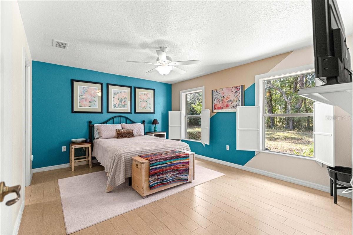 ON TOP OF THE WORLD - AVALON - Residential