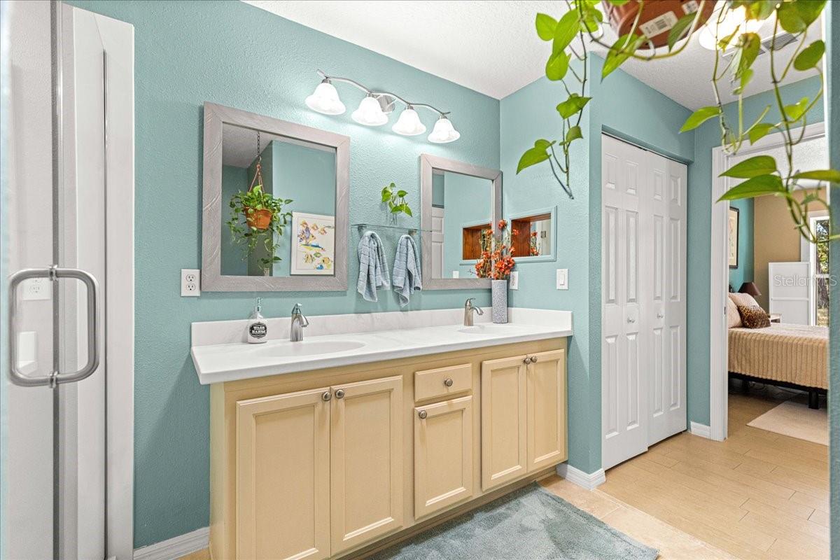 ON TOP OF THE WORLD - AVALON - Residential