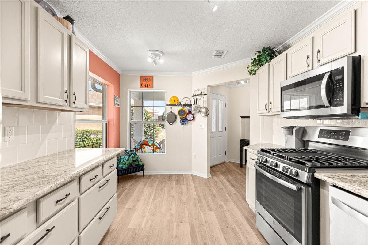 ON TOP OF THE WORLD - AVALON - Residential