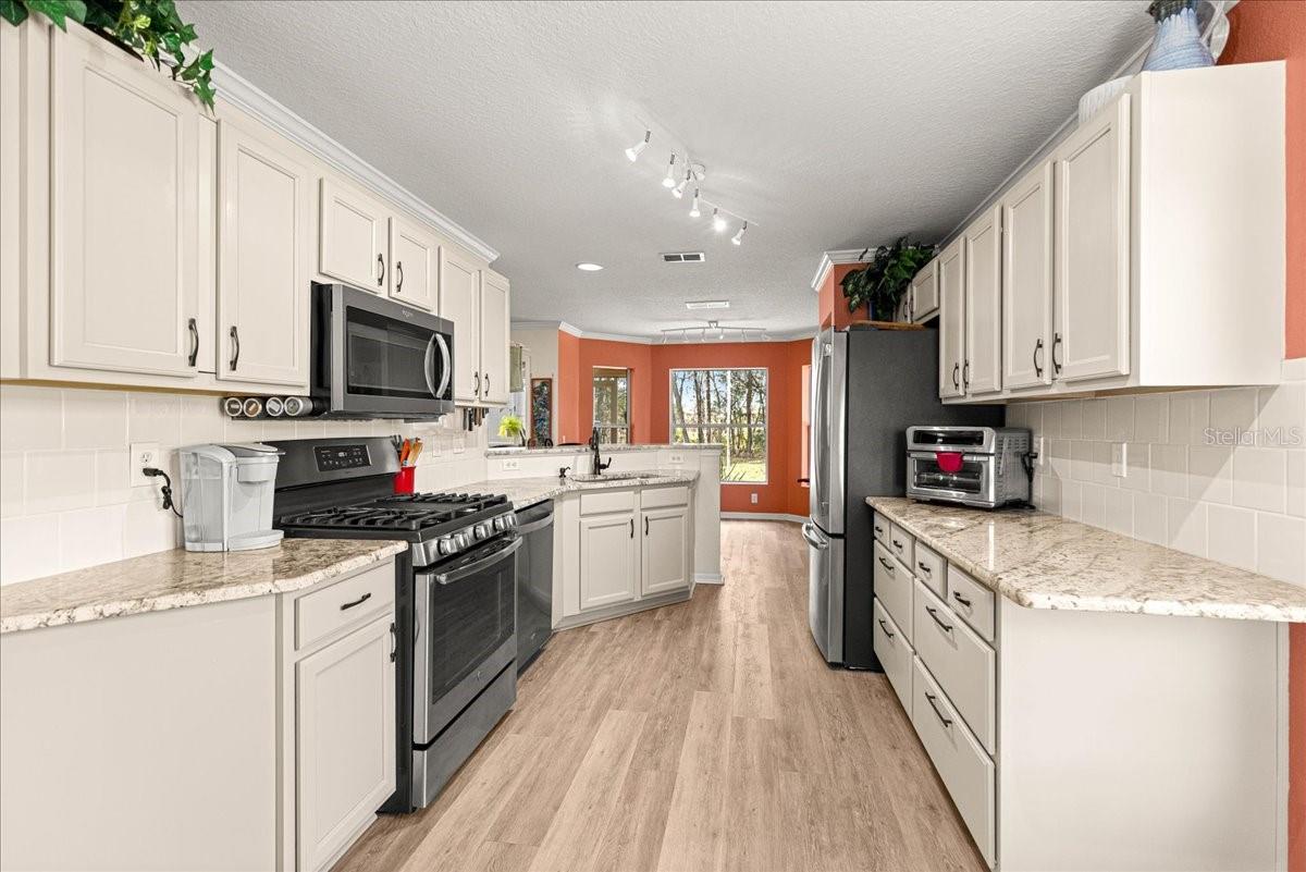 ON TOP OF THE WORLD - AVALON - Residential