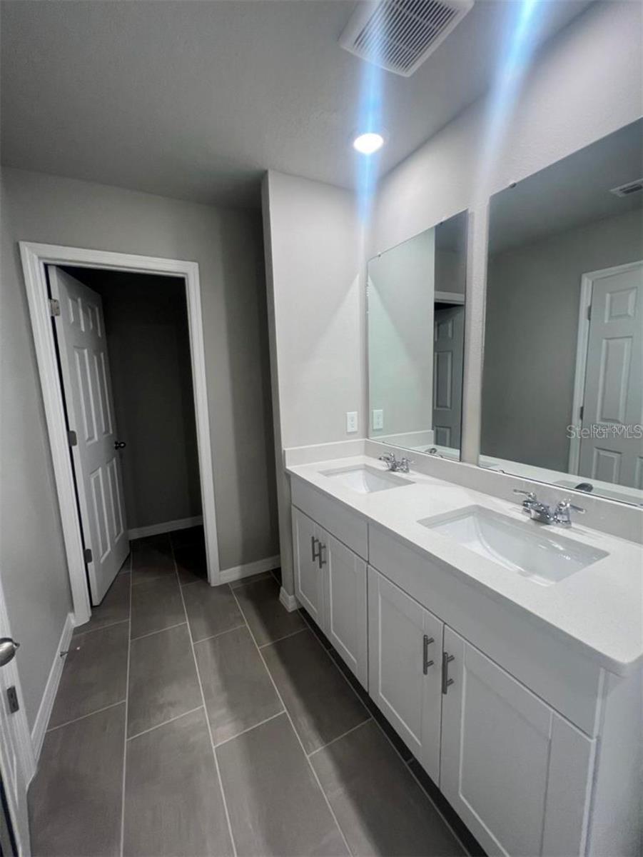 UNION SQUARE - Residential Lease