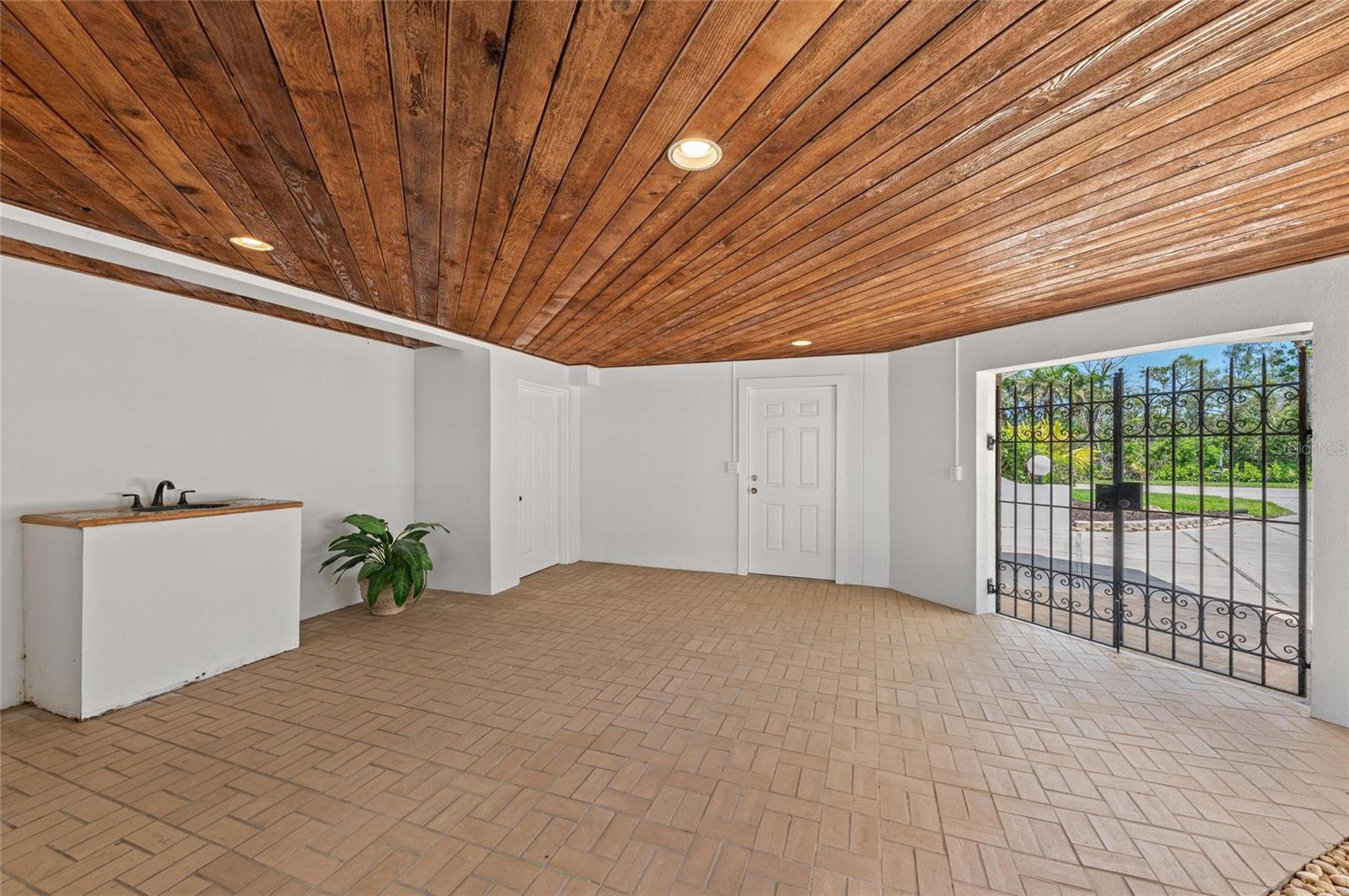 TIDY ISLAND PH II - Residential