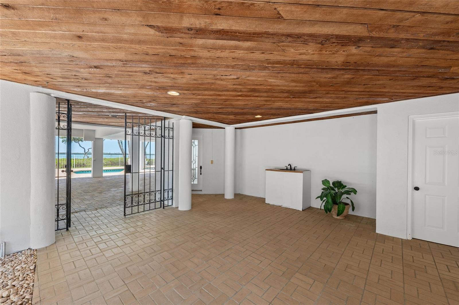 TIDY ISLAND PH II - Residential