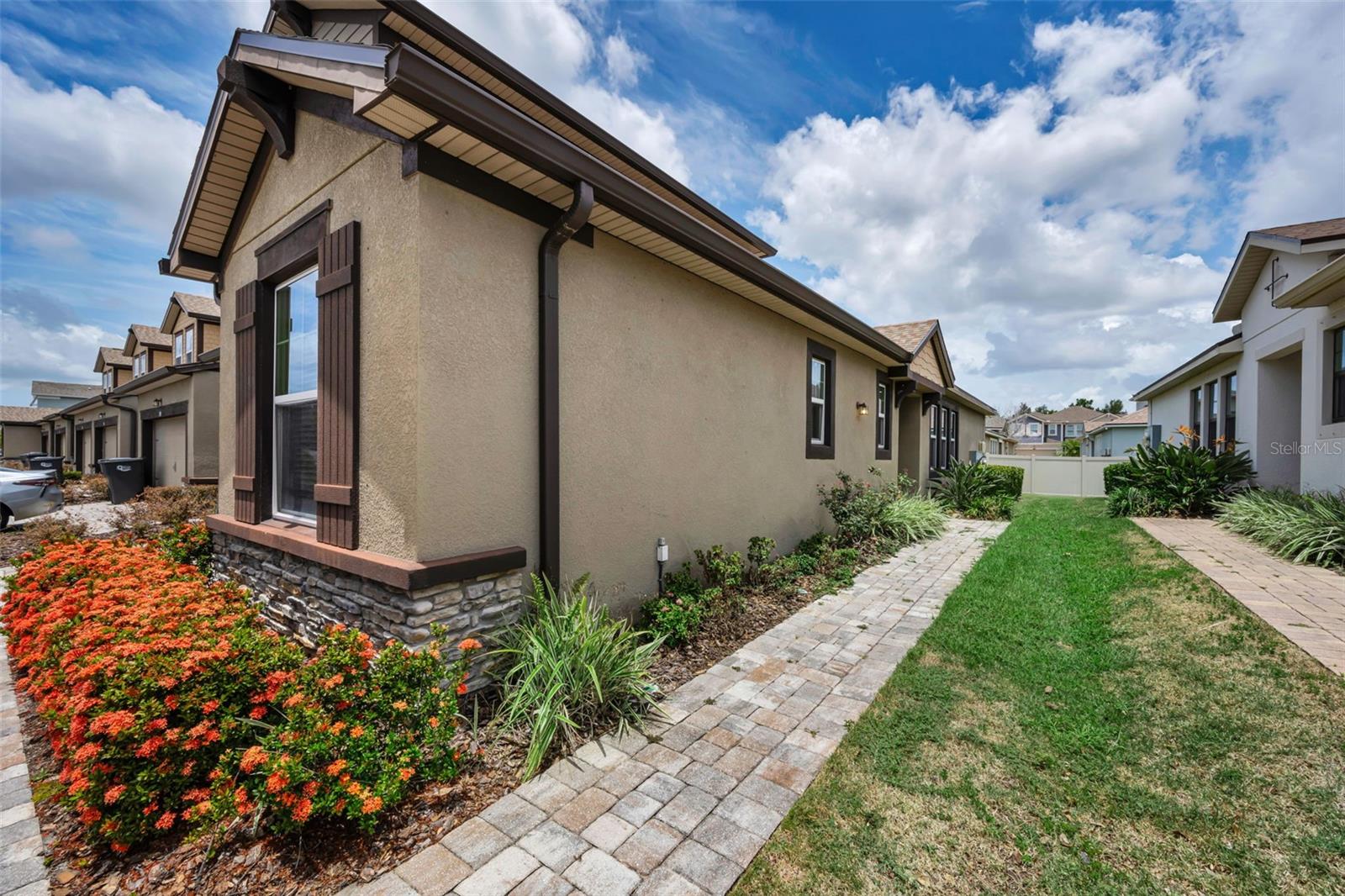 11823 BROOKSIDE DRIVE