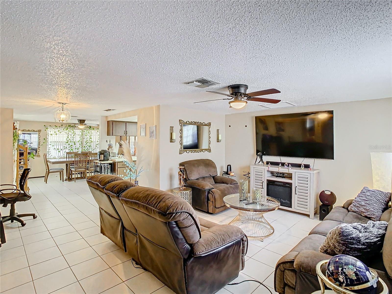 LA VILLA GARDENS - Residential