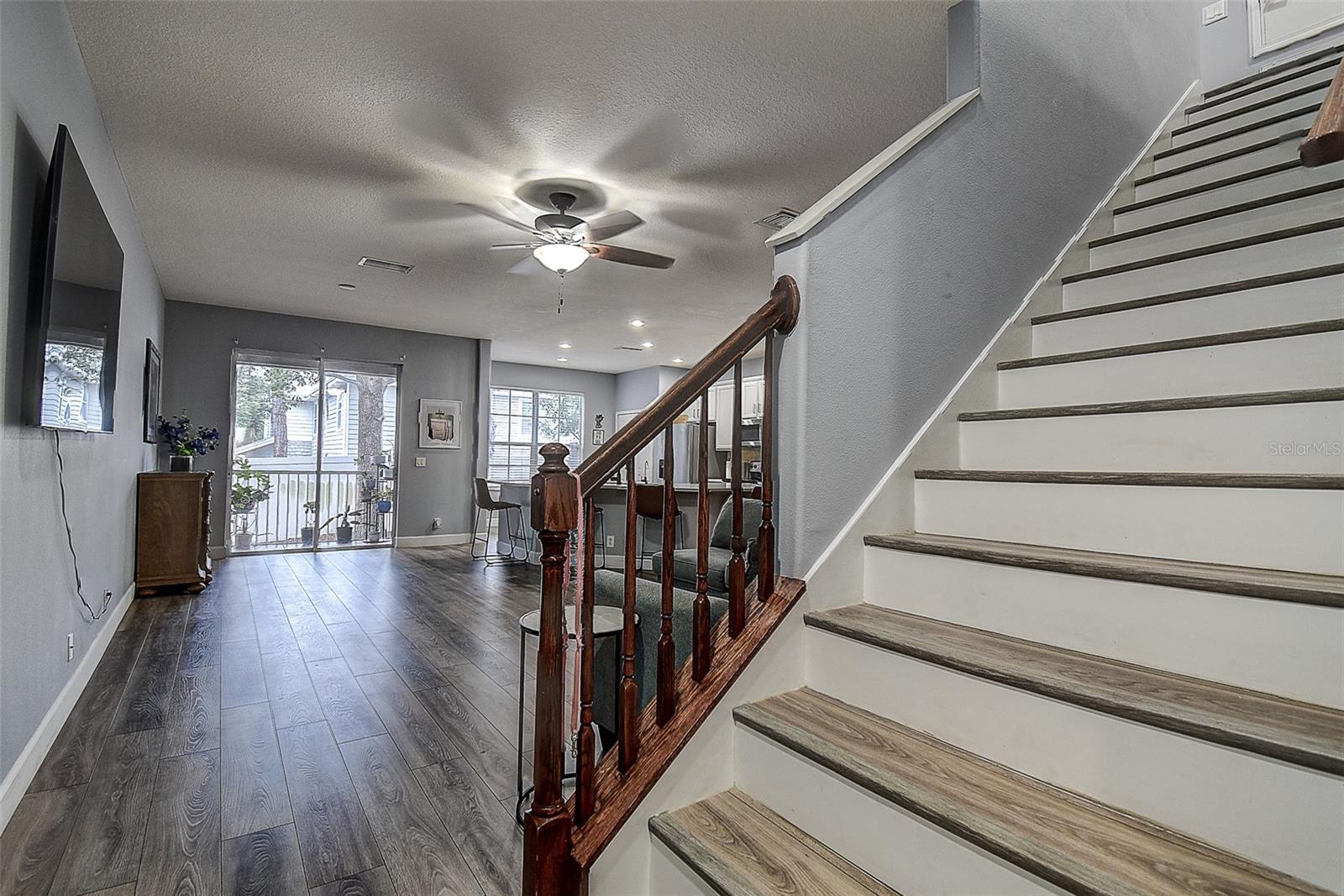 1426 HILLVIEW LANE