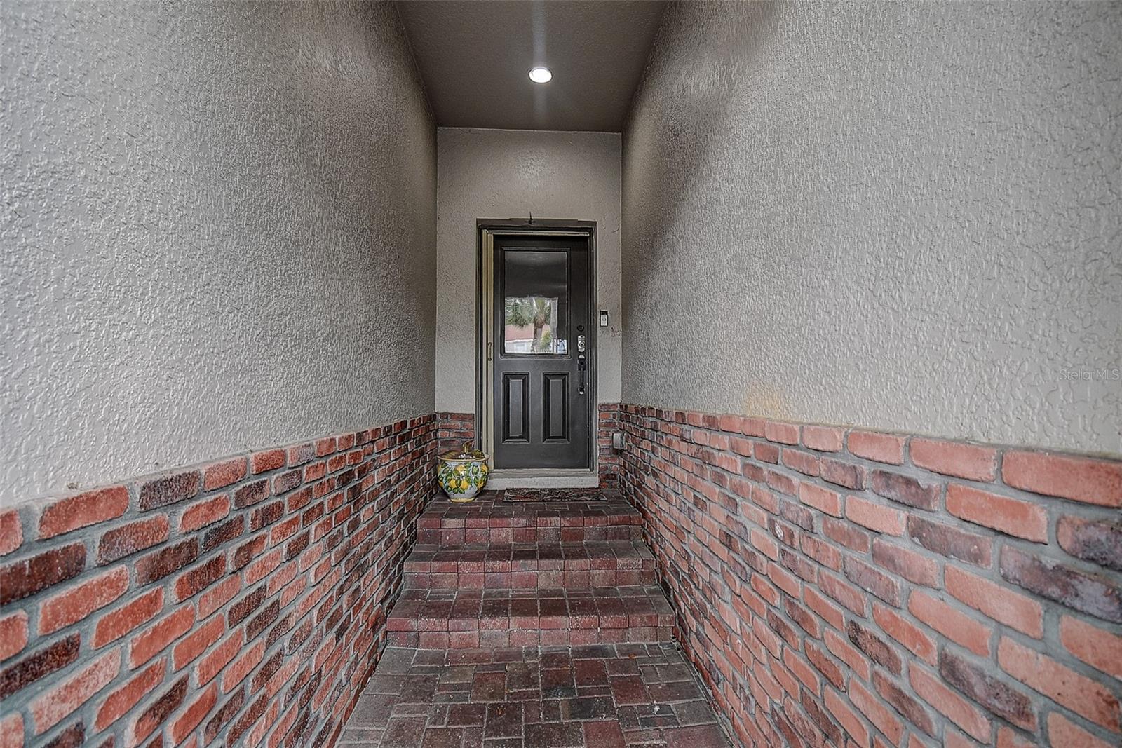 1426 HILLVIEW LANE