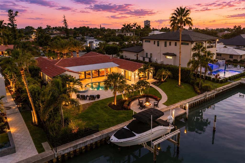 Photo of 465 E Royal Flamingo Drive, Sarasota, FL 34236 (MLS # A4696960)