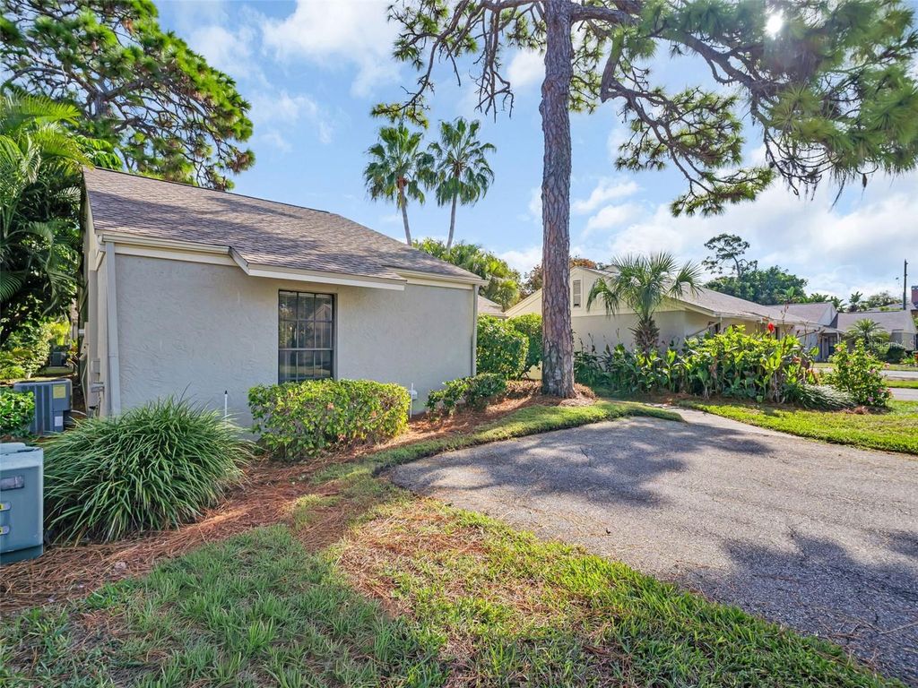 Photo of 26 Windrush Bay Drive, Tarpon Springs, FL 34689 (MLS # TB8459167)