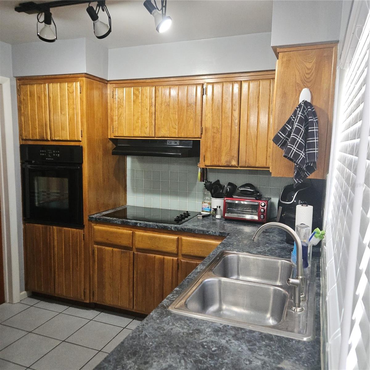 1663 CAMBRIDGE DRIVE