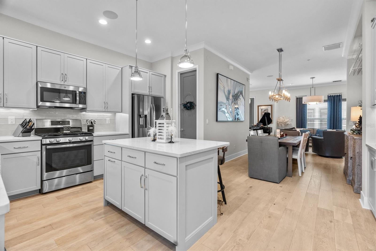 HIGHLAND TWNHMS - Residential