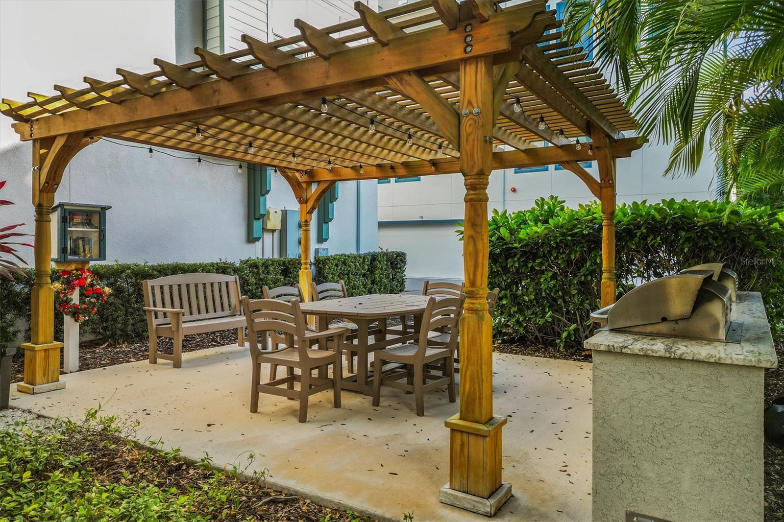 HIGHLAND TWNHMS - Residential