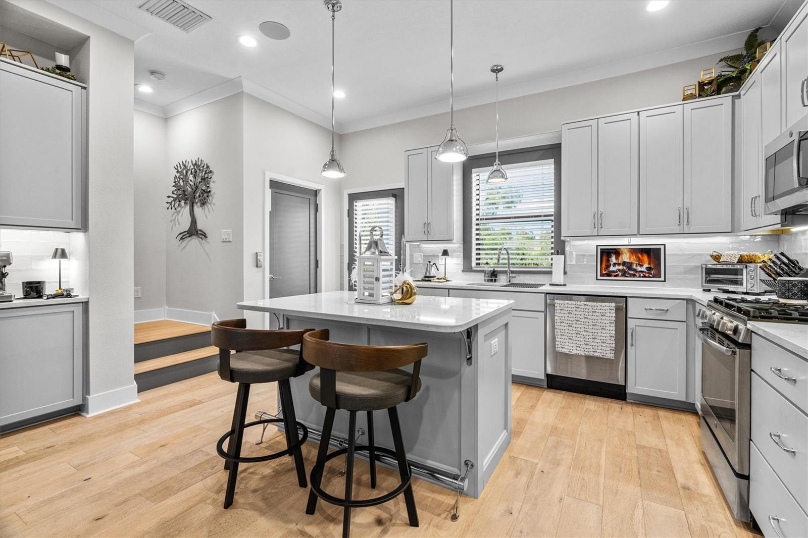 HIGHLAND TWNHMS - Residential