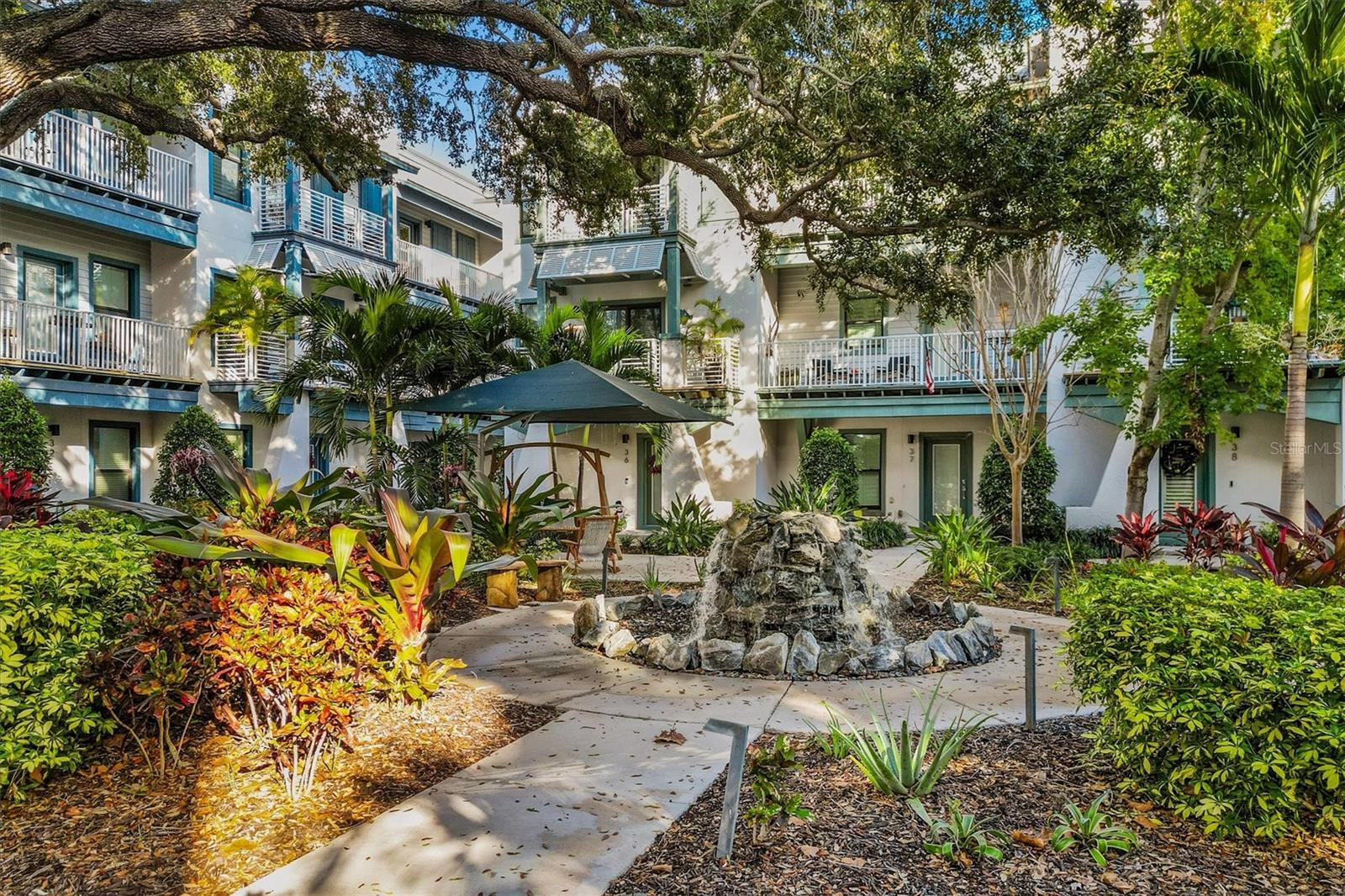 HIGHLAND TWNHMS - Residential