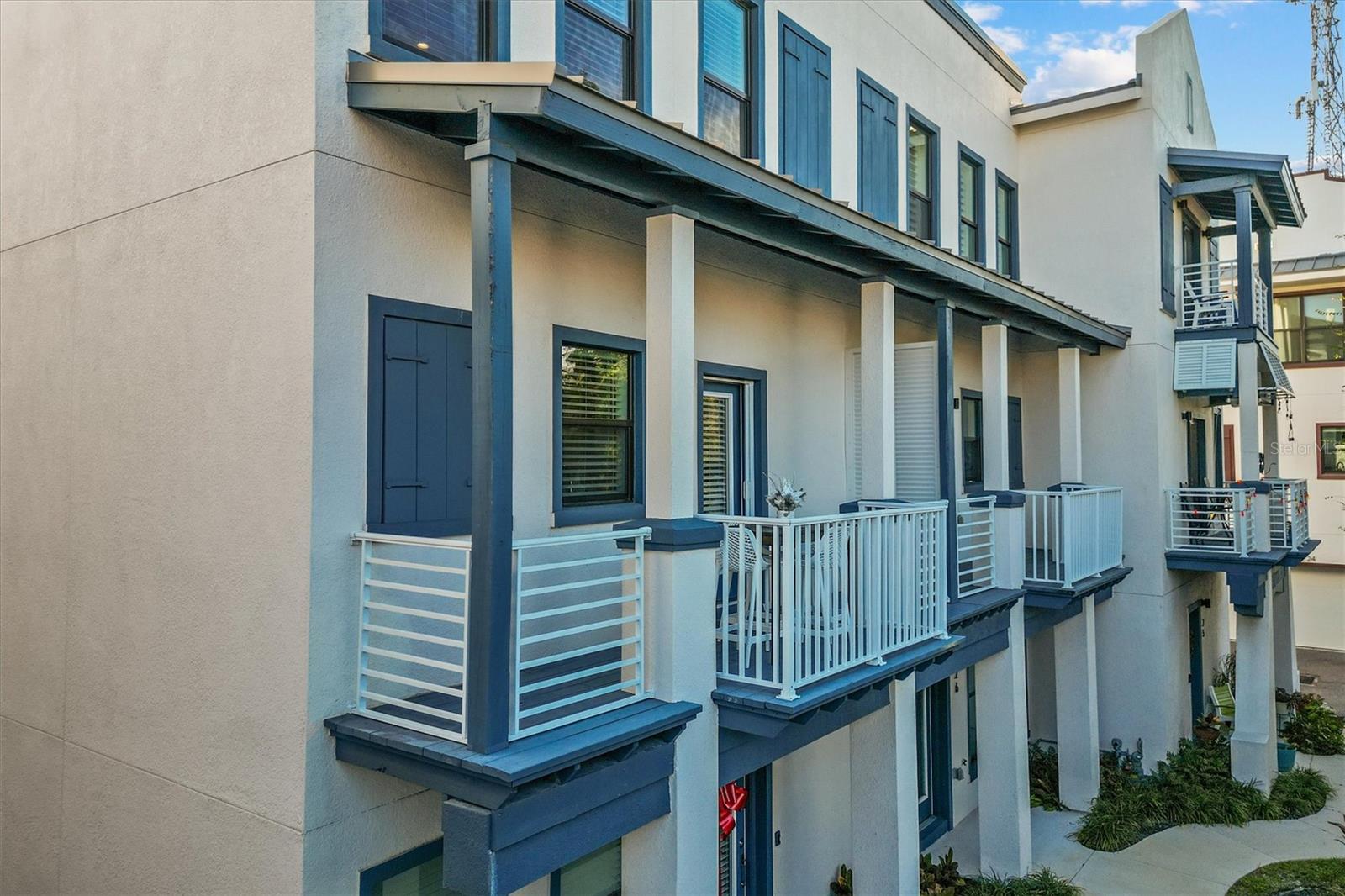 HIGHLAND TWNHMS - Residential