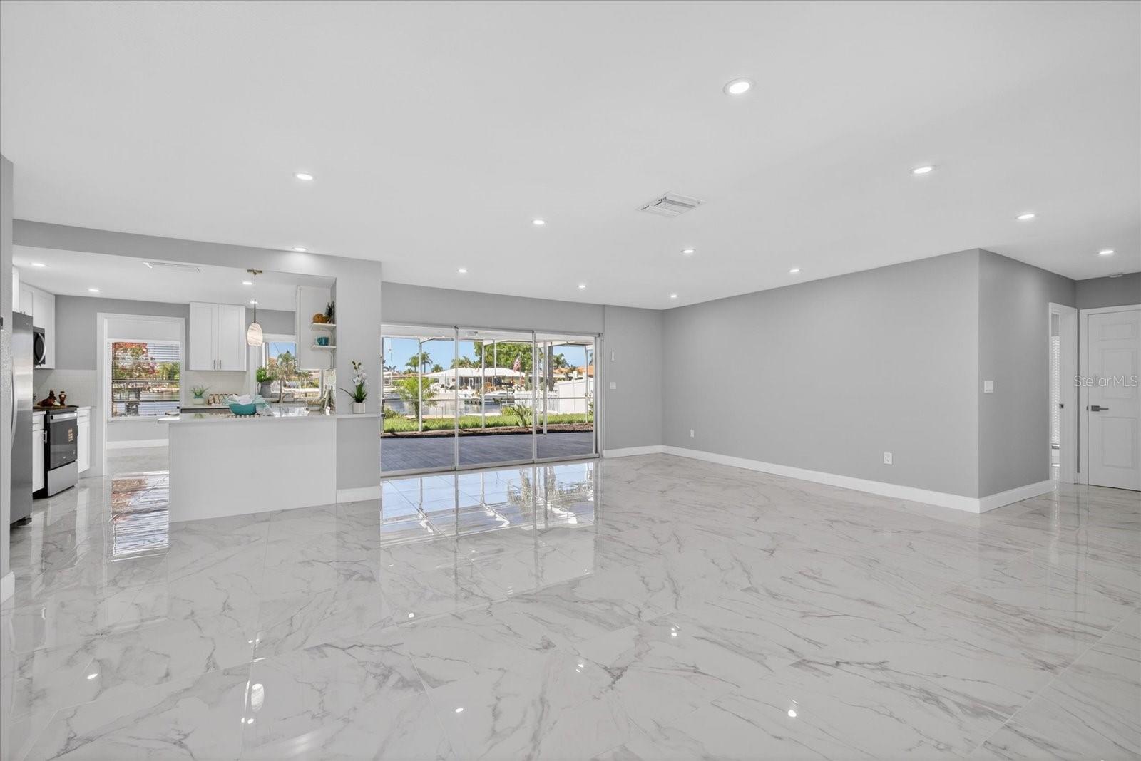 FLOR A MAR - Residential
