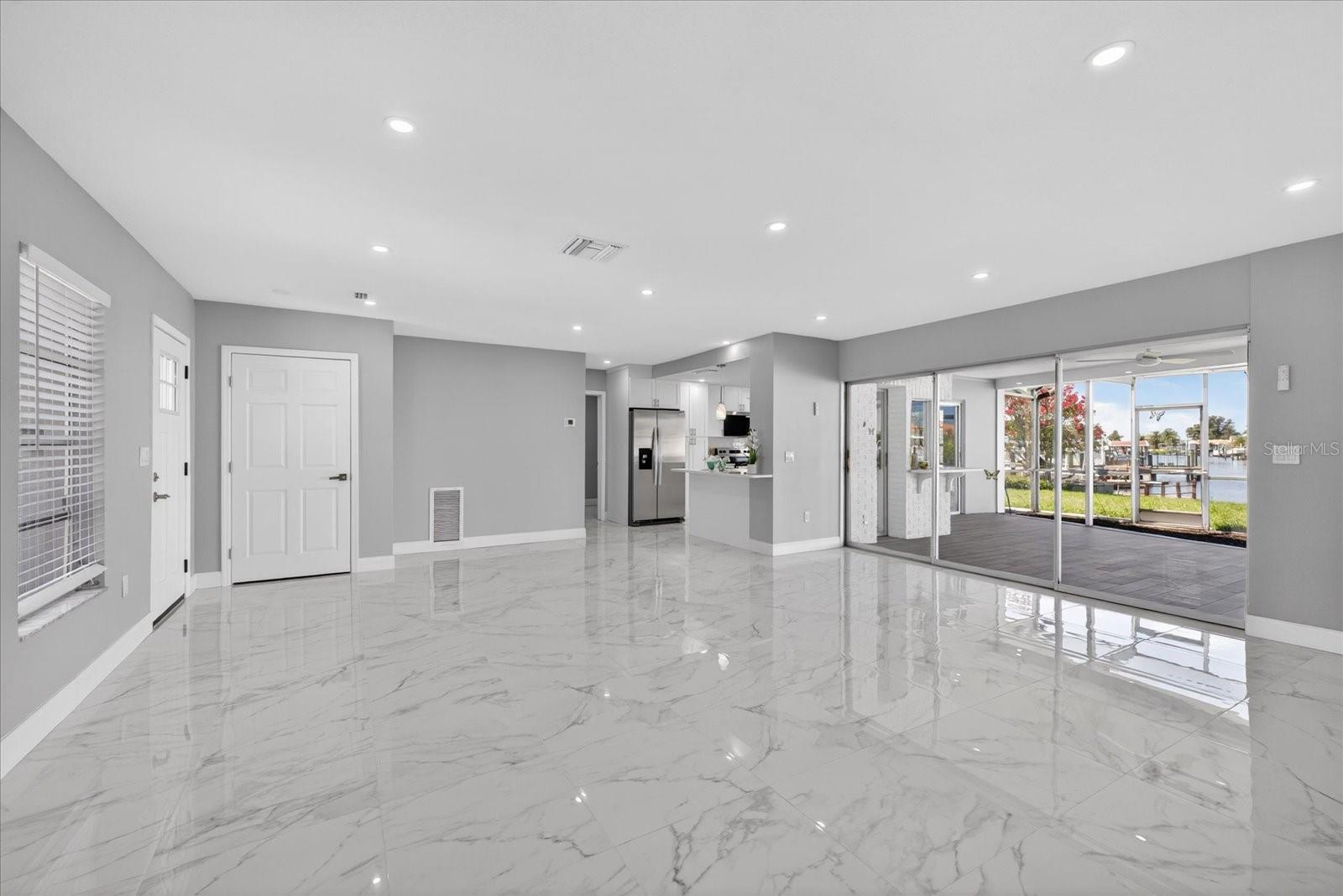 FLOR A MAR - Residential