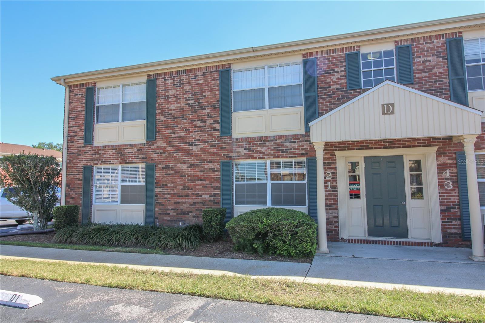 Great investment opportunity. South Lakeland 2 bedroom, 2 bath condo in Lake Bently. Condo features all new laminate flooring (2023), stainless steel appliances, and screened lanai. Kitchen has recently been updated with solid wood cabinetry and granite countertops (2023). This corner unit has in-unit laundry facilities and is located across from the clubhouse with pool. Has a quality tenant in place with a lease till May 2024. Exterior maintenance and lawn care is handled by the HOA. The community boasts a community pool, lake access, and conveniently central location. Lake Bentley is located just off of Edgewood Drive with close proximity to restaurants, shopping, convenience stores, churches, playgrounds, and easy Polk Parkway access.