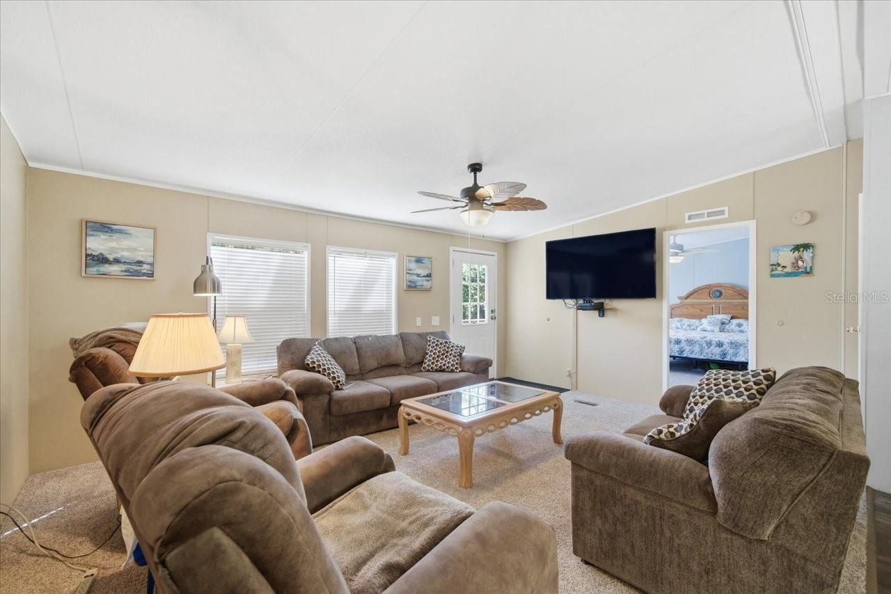 WEEKI WACHEE RIVER RETREATS - Residential Lease