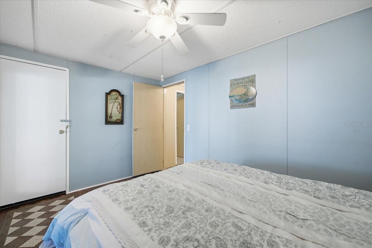 WEEKI WACHEE RIVER RETREATS - Residential Lease