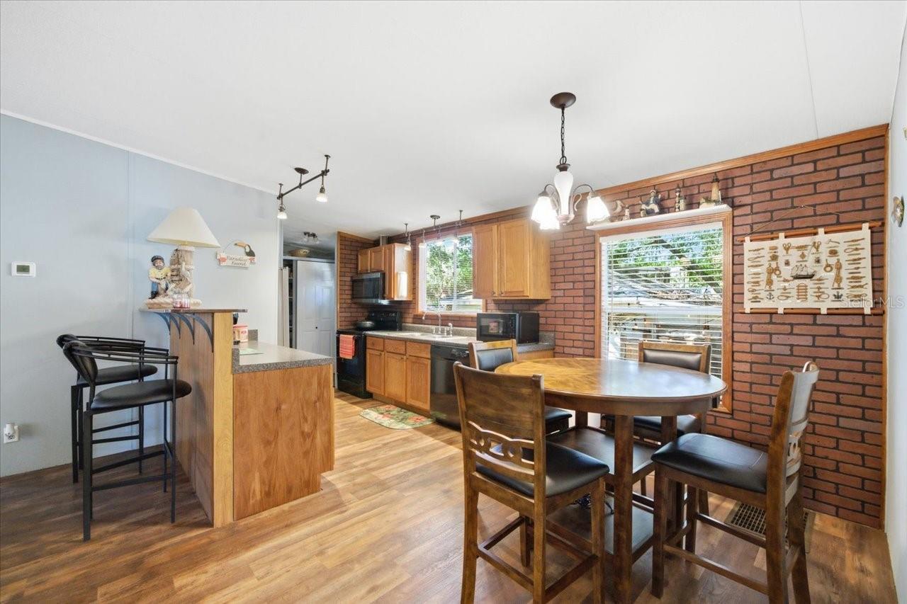 WEEKI WACHEE RIVER RETREATS - Residential Lease