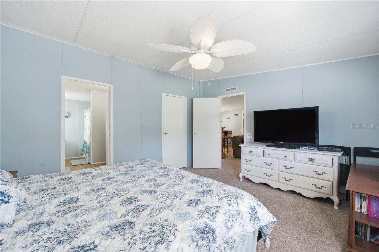 WEEKI WACHEE RIVER RETREATS - Residential Lease