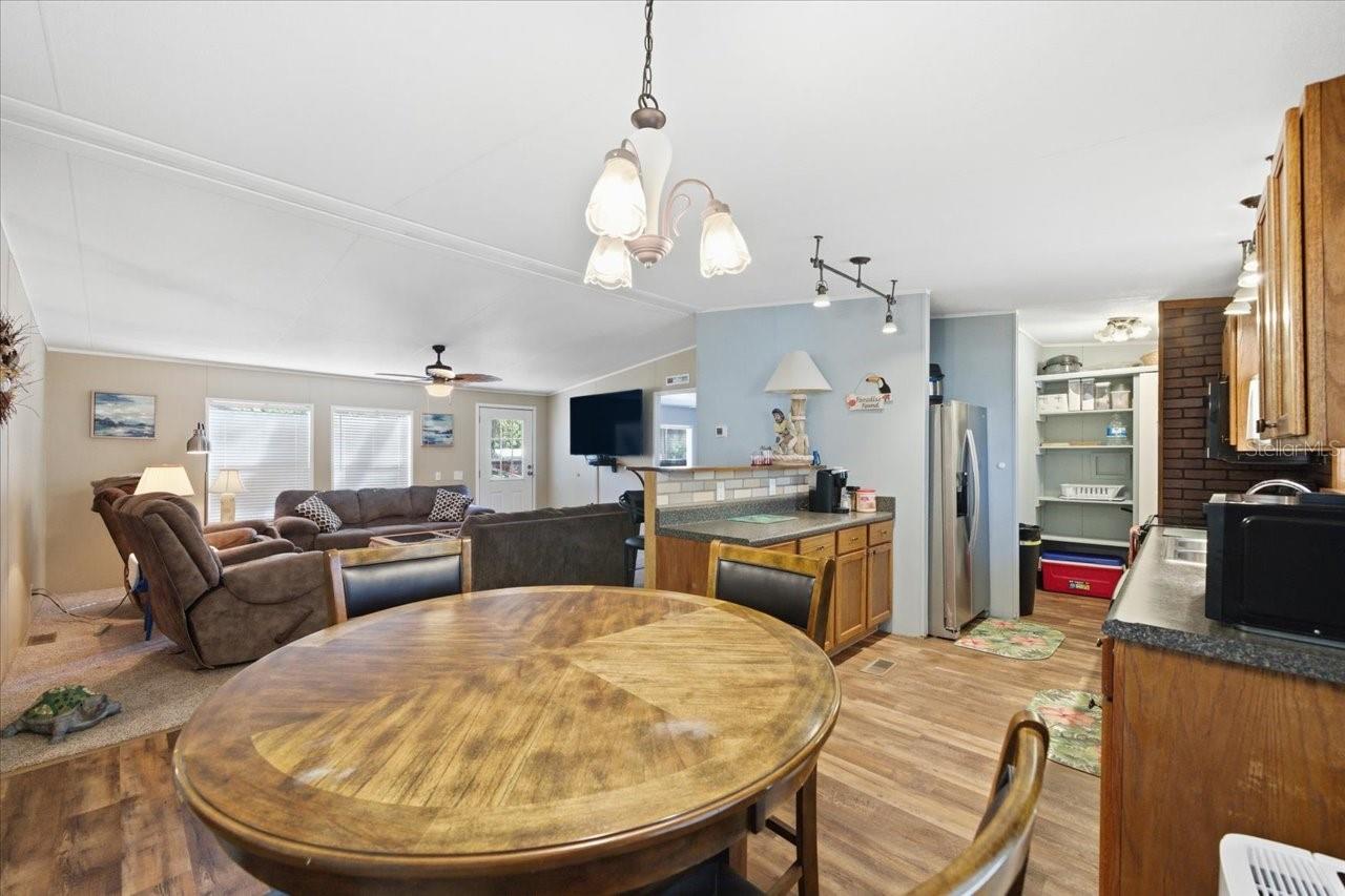 WEEKI WACHEE RIVER RETREATS - Residential Lease