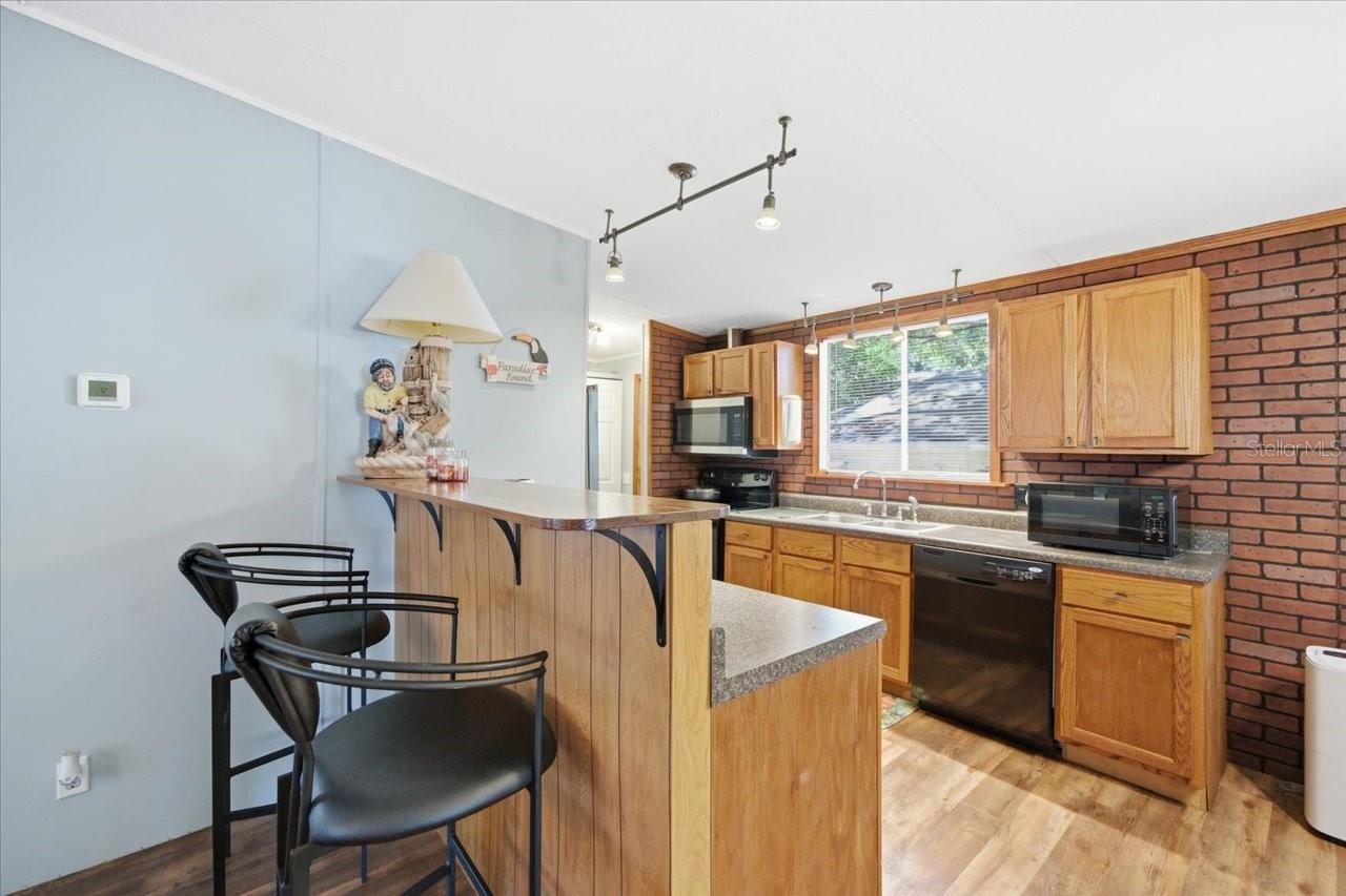 WEEKI WACHEE RIVER RETREATS - Residential Lease