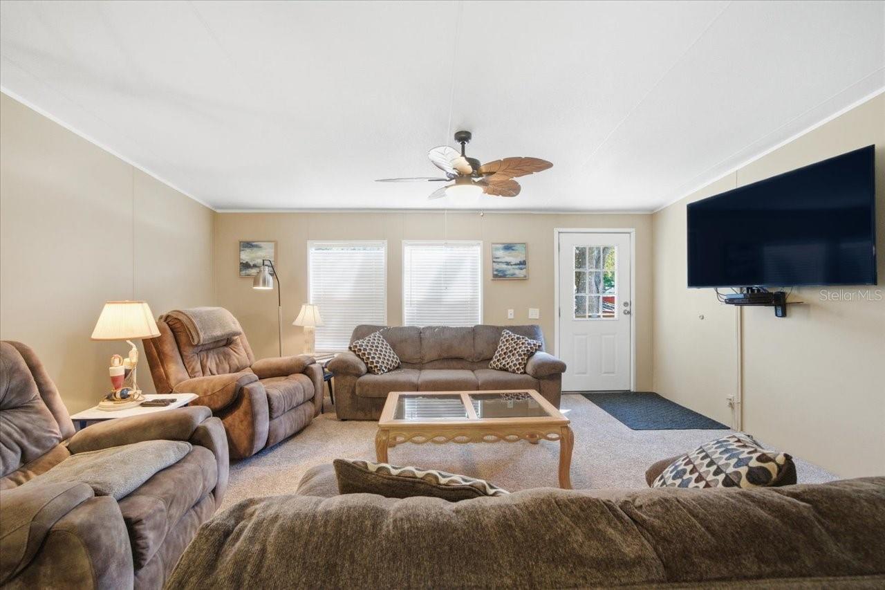 WEEKI WACHEE RIVER RETREATS - Residential Lease