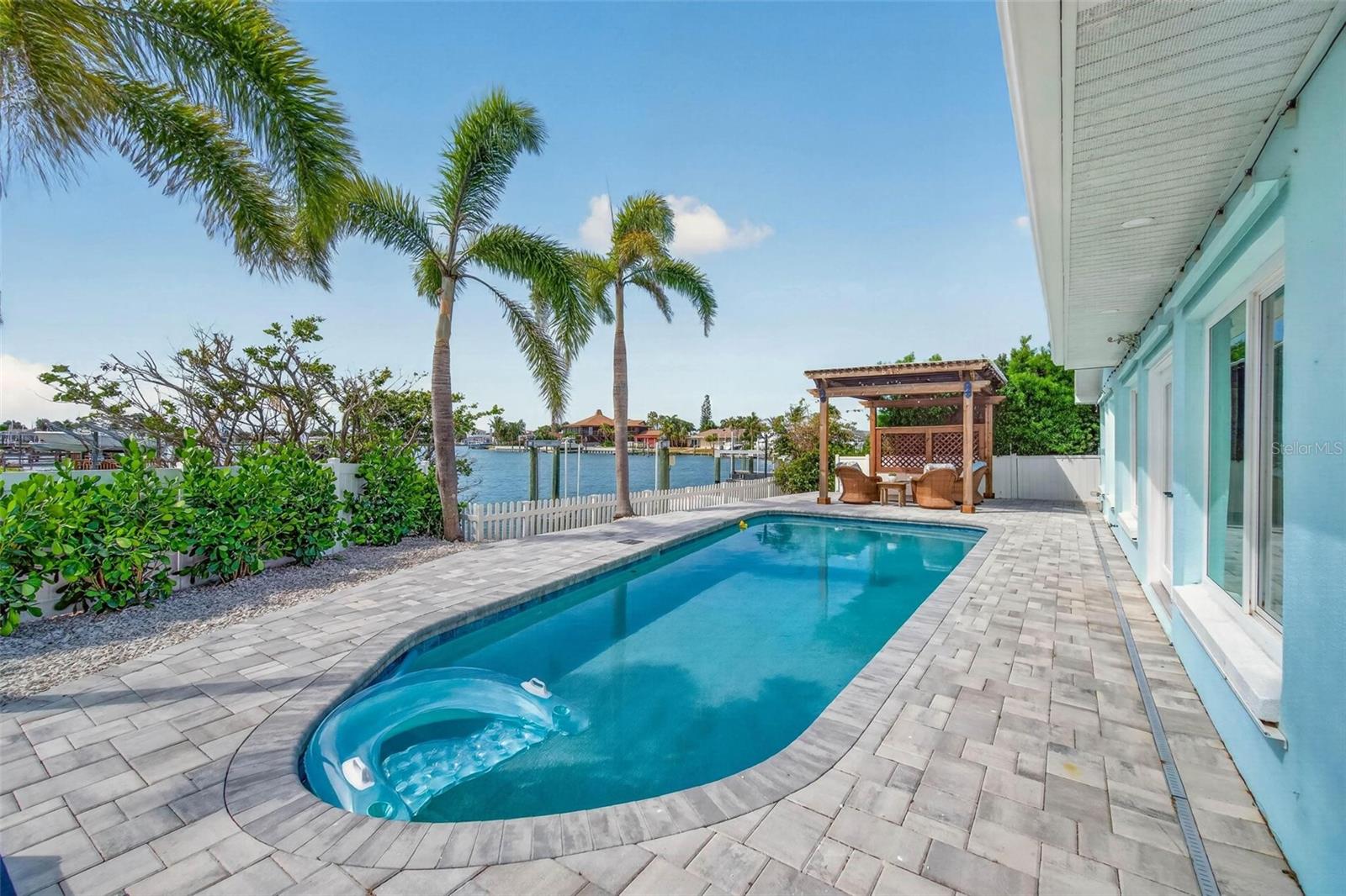 THREE PALMS POINT - Residential