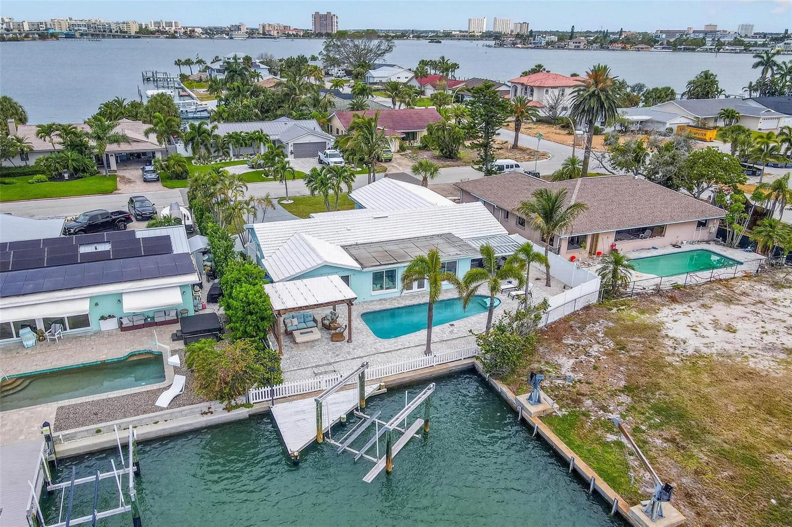 THREE PALMS POINT - Residential