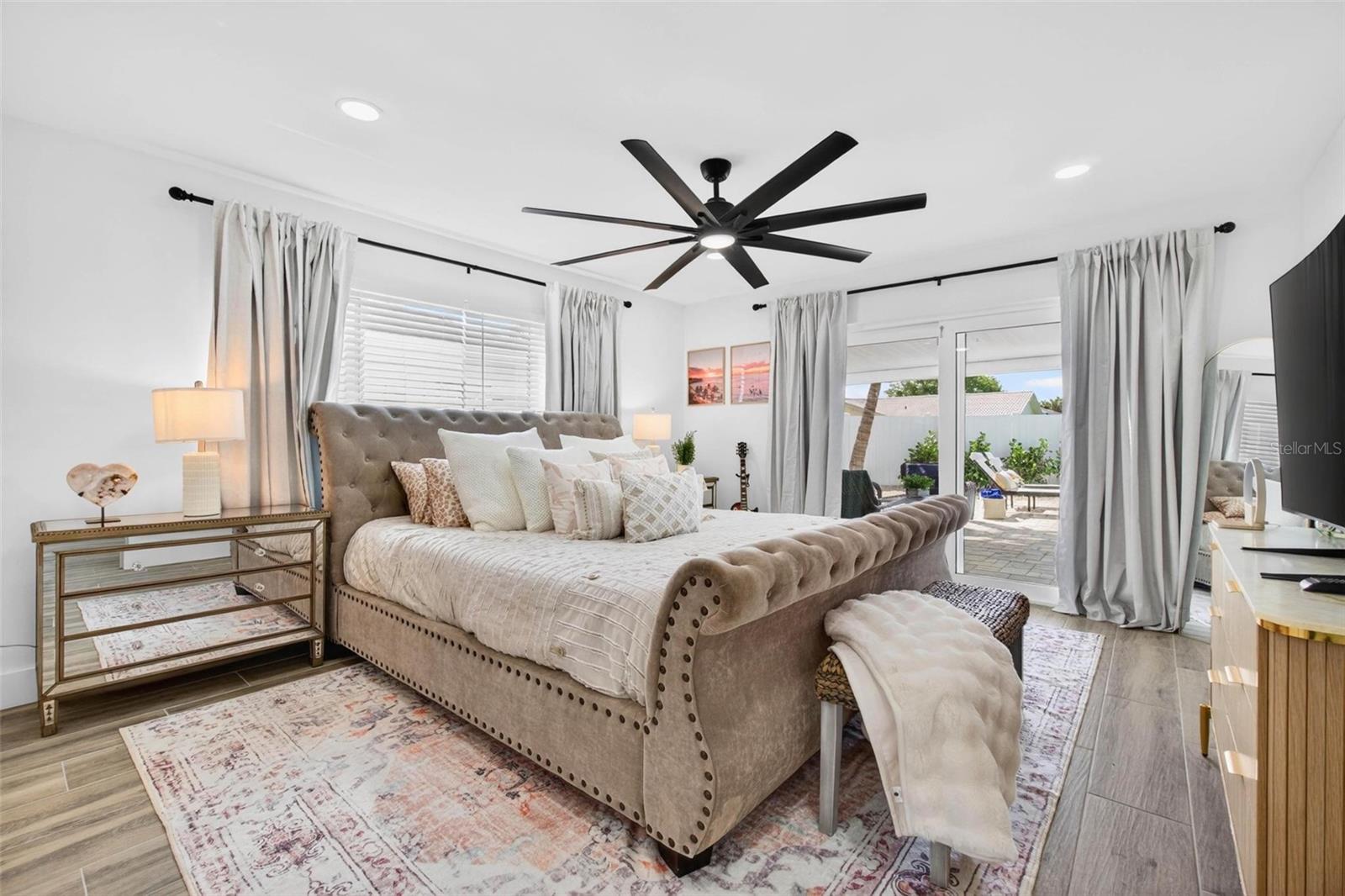 THREE PALMS POINT - Residential
