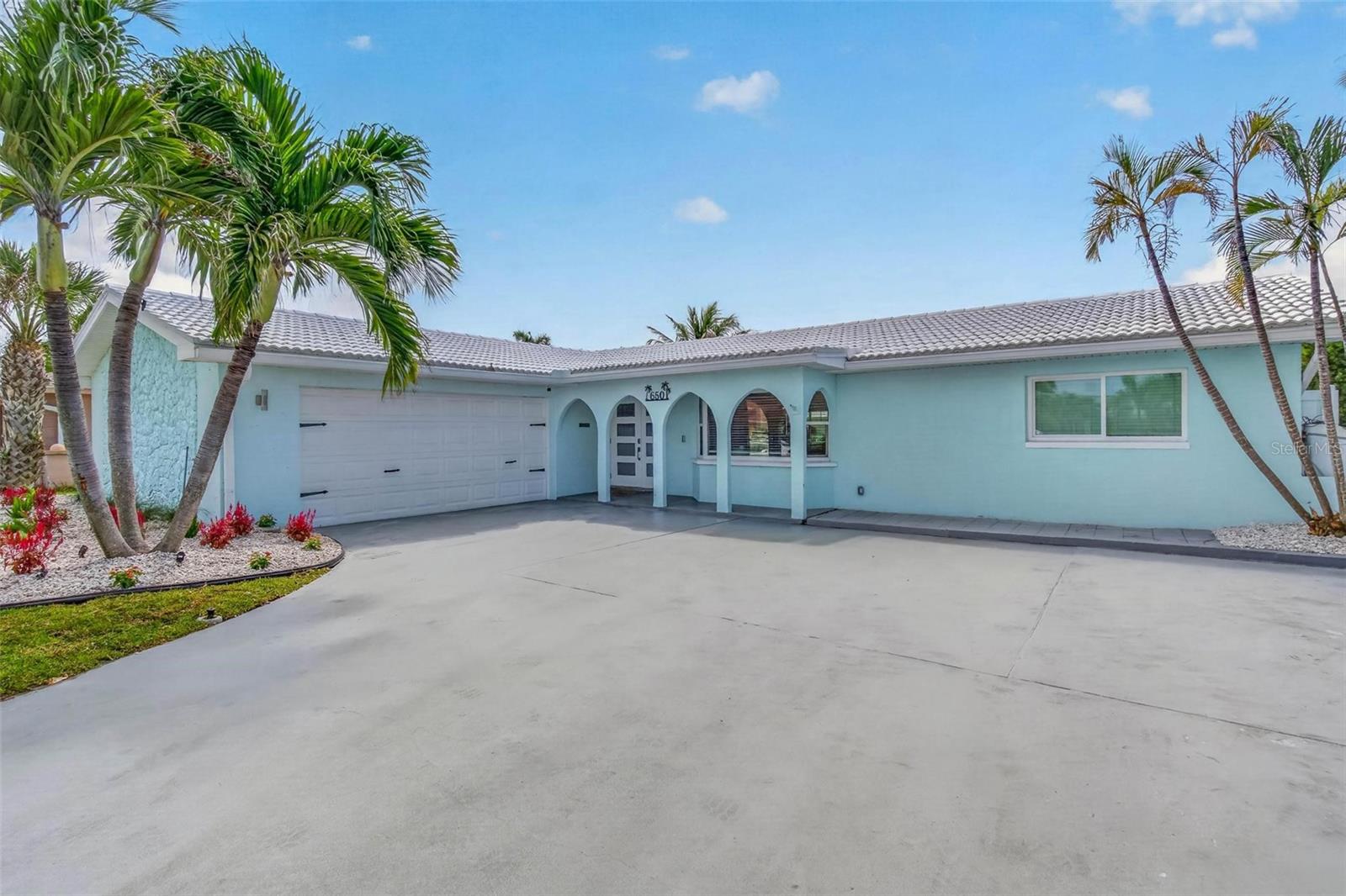 THREE PALMS POINT - Residential