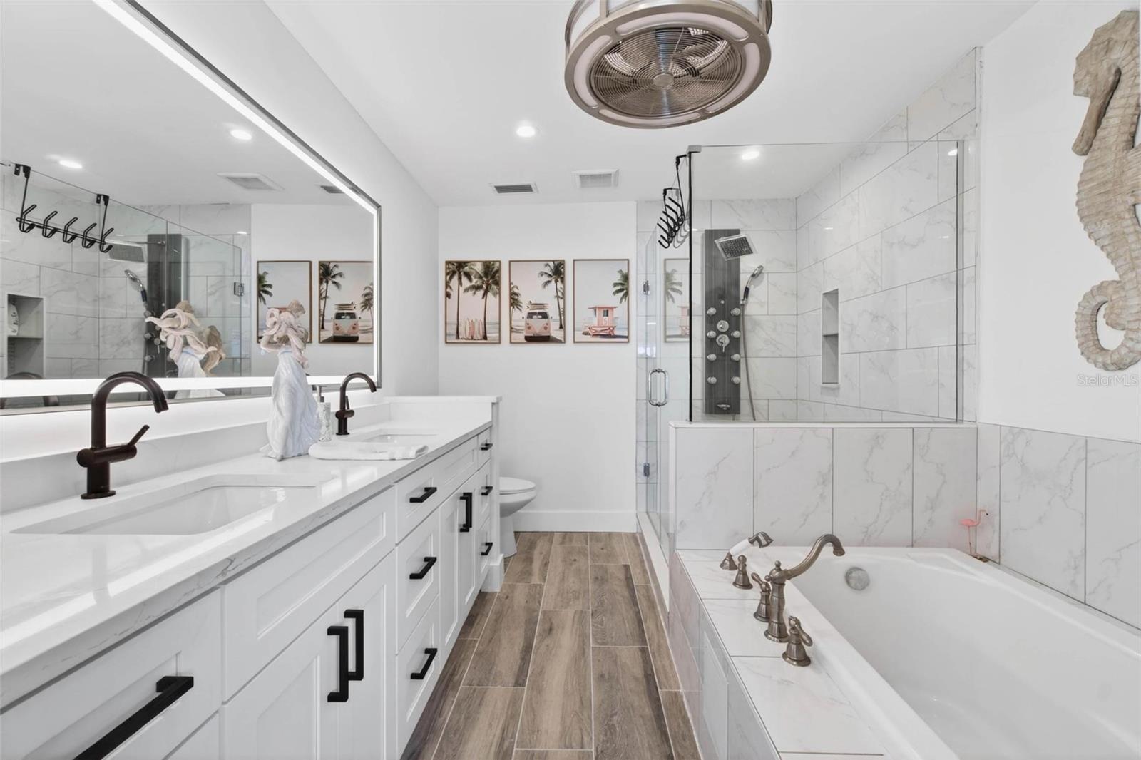 THREE PALMS POINT - Residential