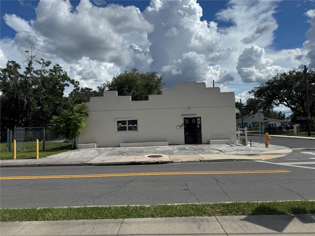 Photo of 618 W 5th Street, Lakeland, FL 33805 (MLS # L4955140)