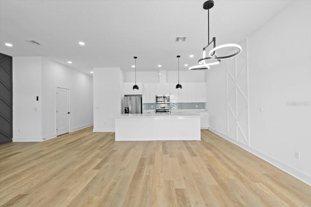 2608 W COLUMBUS DRIVE 2