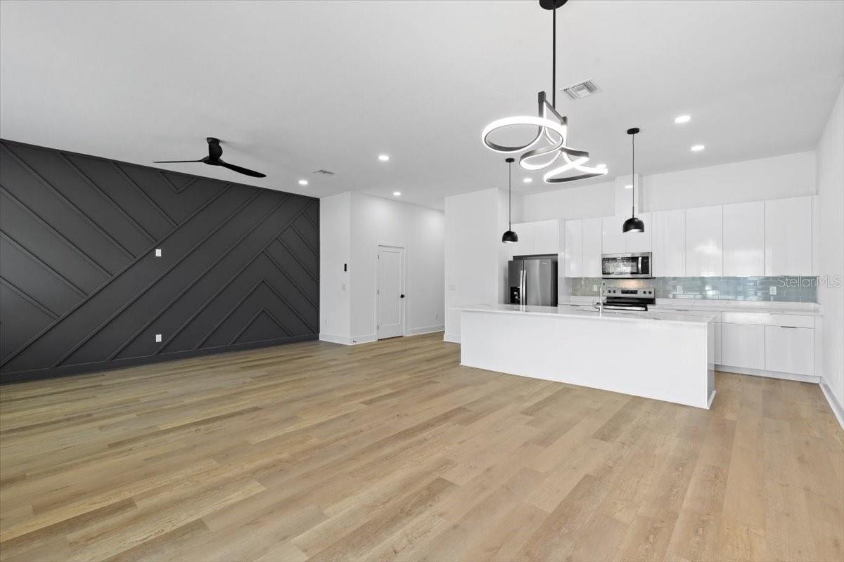 2608 W COLUMBUS DRIVE 2