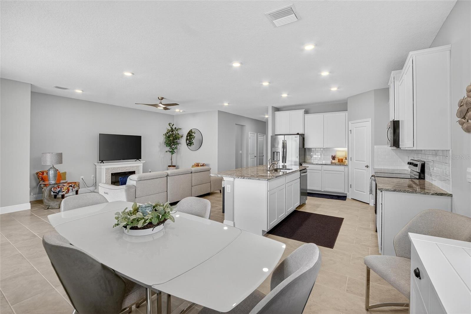 MANGROVE MANOR PH 2 - Residential Lease